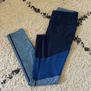 Outdoor Voices Women's Two-Tone Leggings in Navy and Light Blue